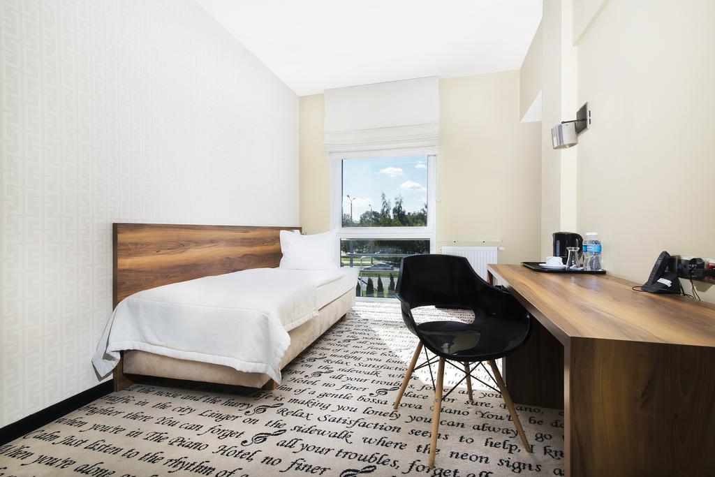 Hotel Piano ルブリン エクステリア 写真